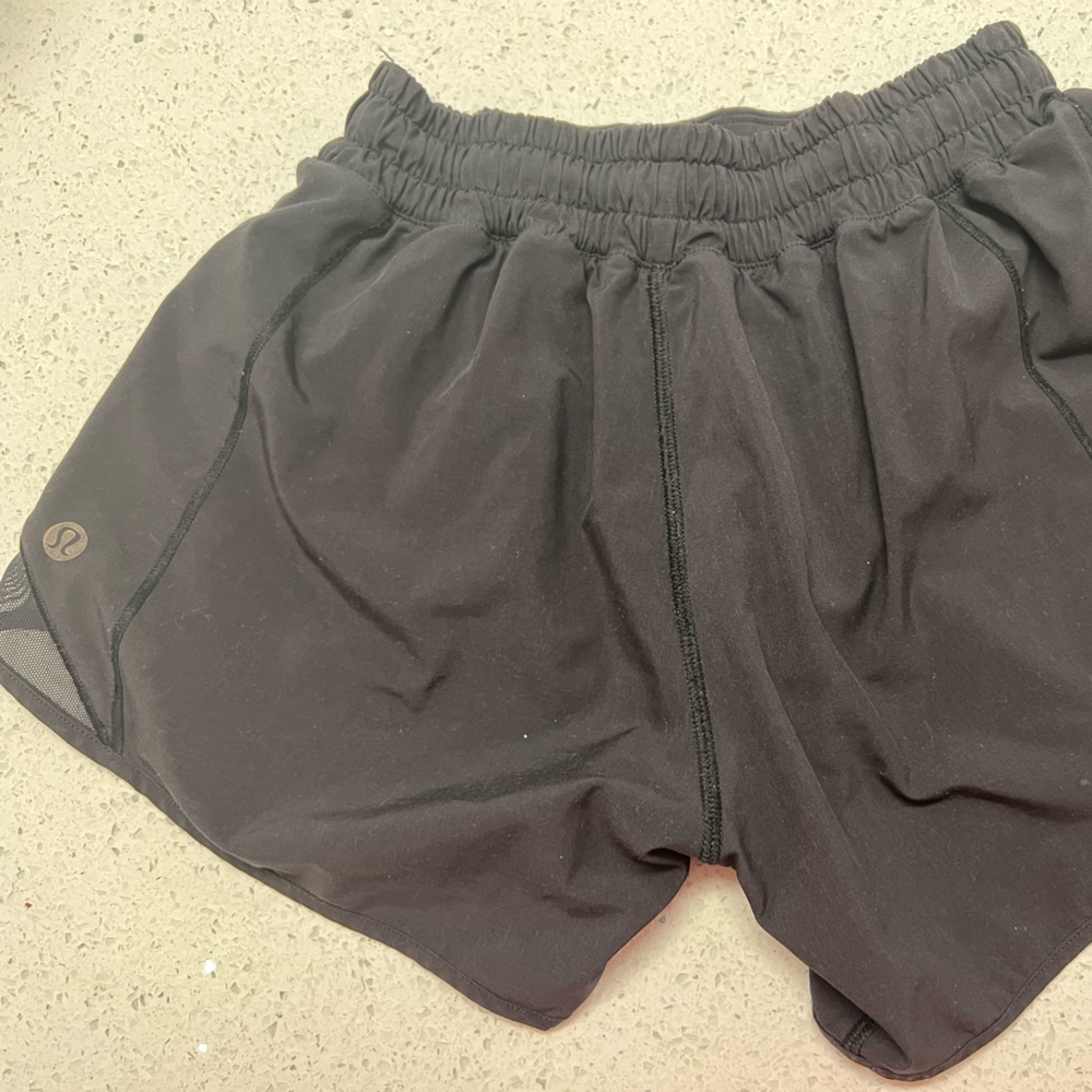 black lululemon hotty hot shorts